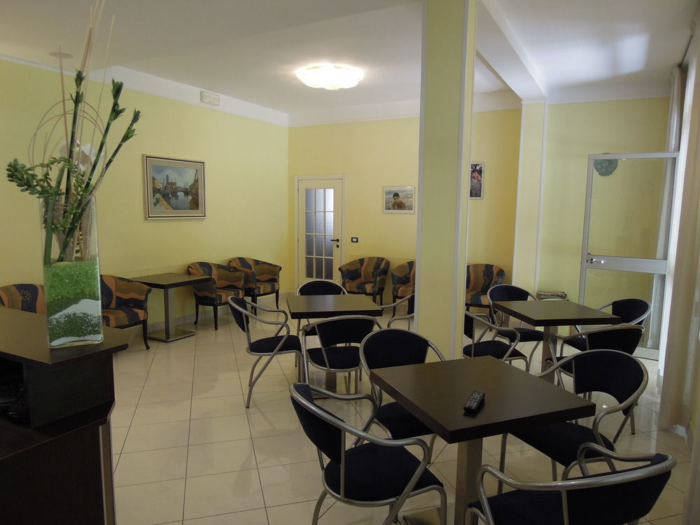 Hotel Rio Чезенатико Экстерьер фото