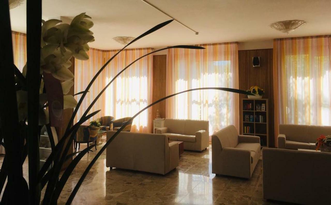 Hotel Rio Чезенатико Экстерьер фото